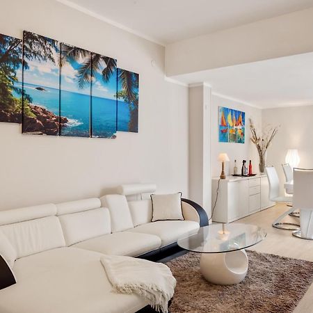 Luni Mare Bright Terrace Flat With Parking Lejlighed Marinella di Sarzana Eksteriør billede