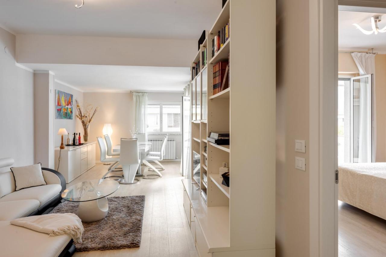 Luni Mare Bright Terrace Flat With Parking Lejlighed Marinella di Sarzana Eksteriør billede