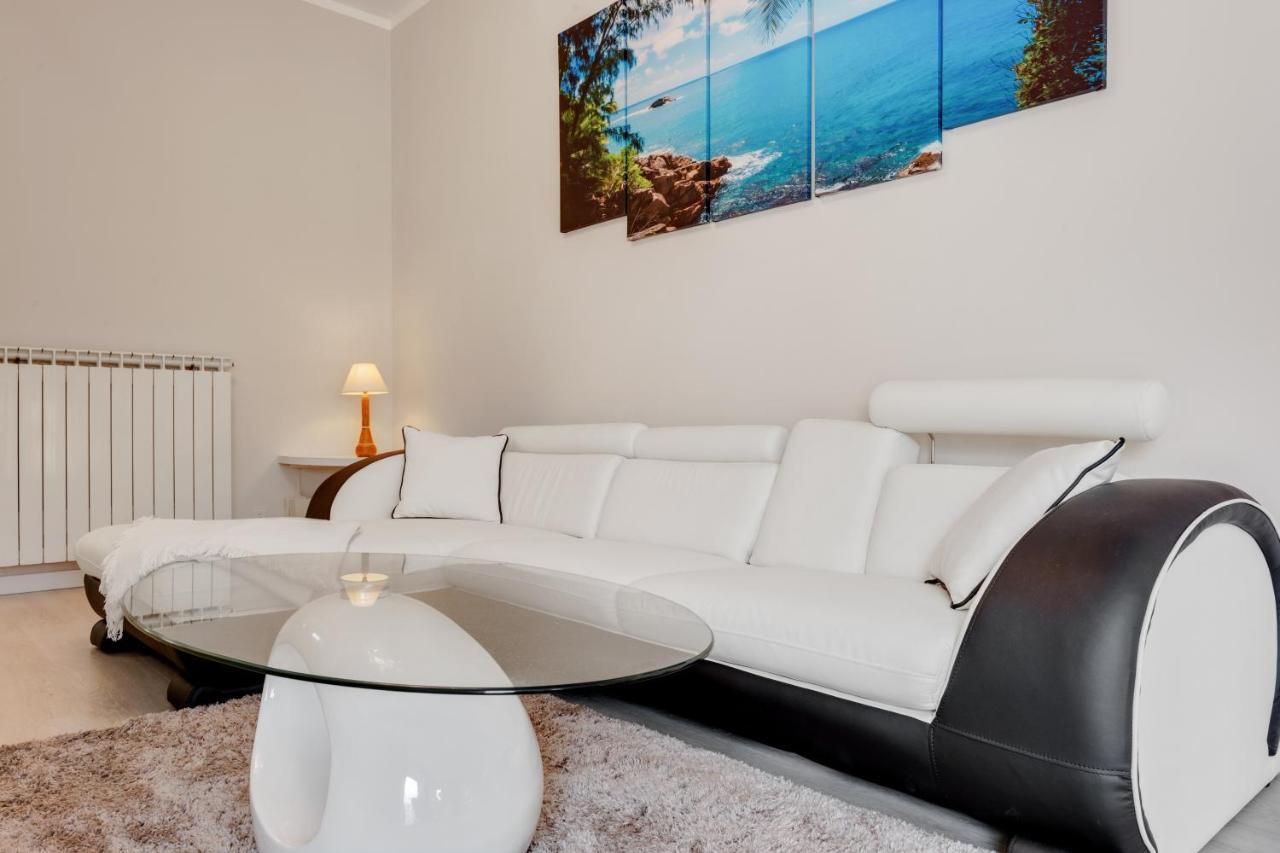 Luni Mare Bright Terrace Flat With Parking Lejlighed Marinella di Sarzana Eksteriør billede