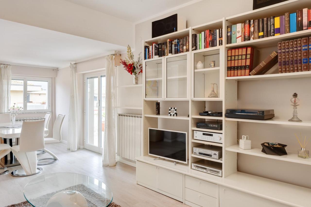 Luni Mare Bright Terrace Flat With Parking Lejlighed Marinella di Sarzana Eksteriør billede