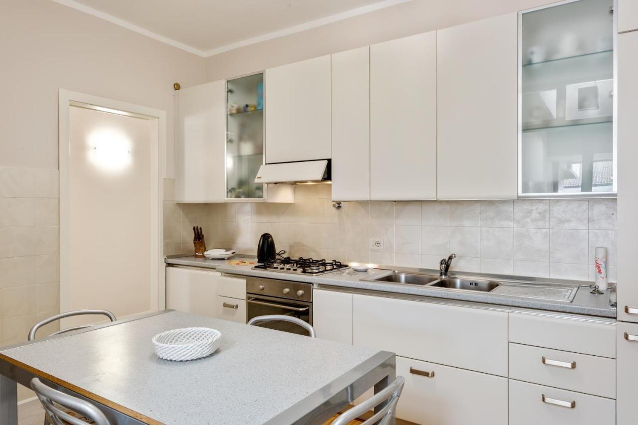 Luni Mare Bright Terrace Flat With Parking Lejlighed Marinella di Sarzana Eksteriør billede